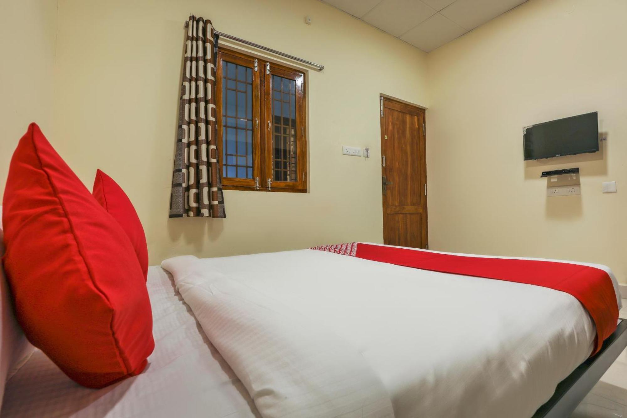 Hotel O Om Sakthi Hotel Пондичери Екстериор снимка