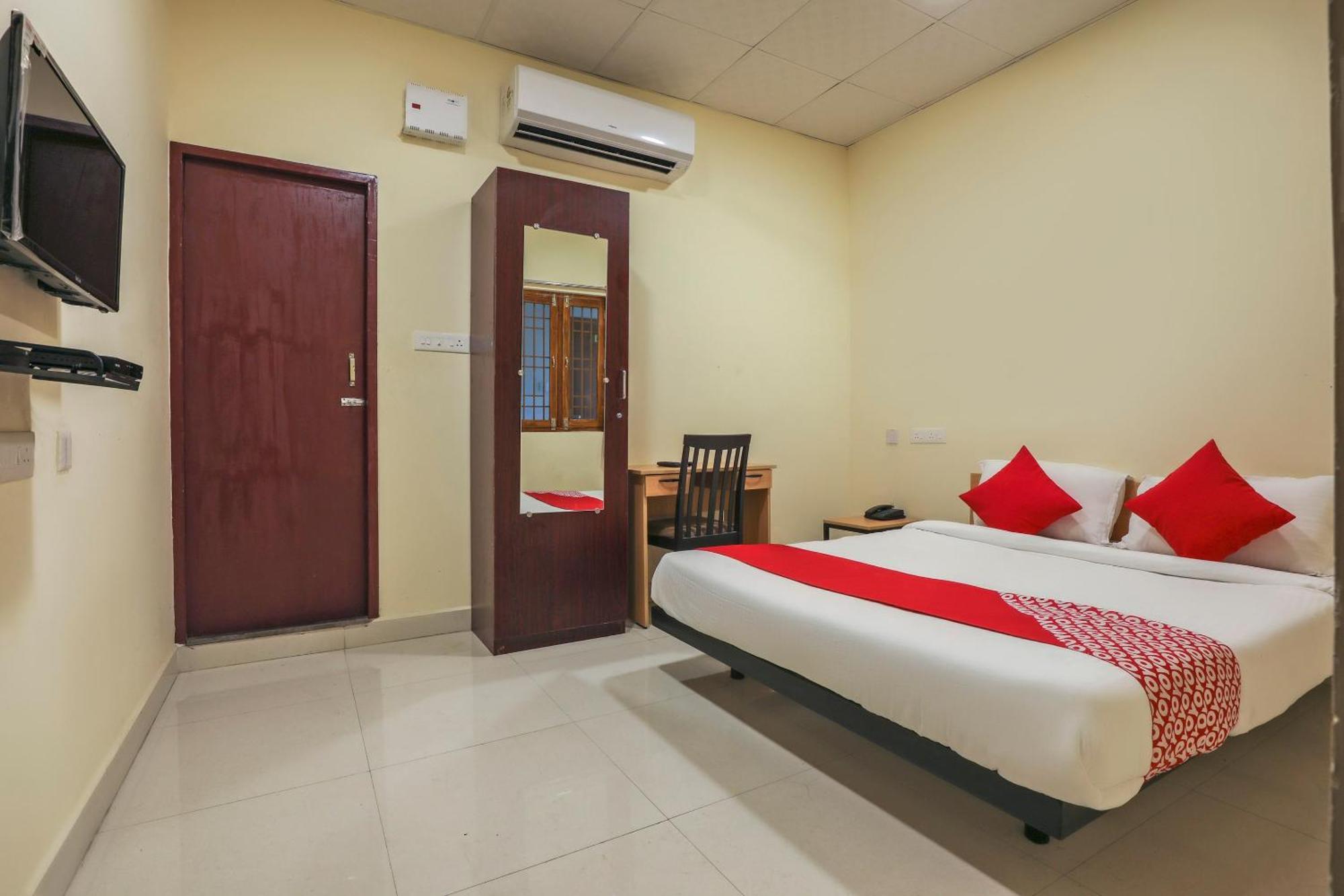 Hotel O Om Sakthi Hotel Пондичери Екстериор снимка
