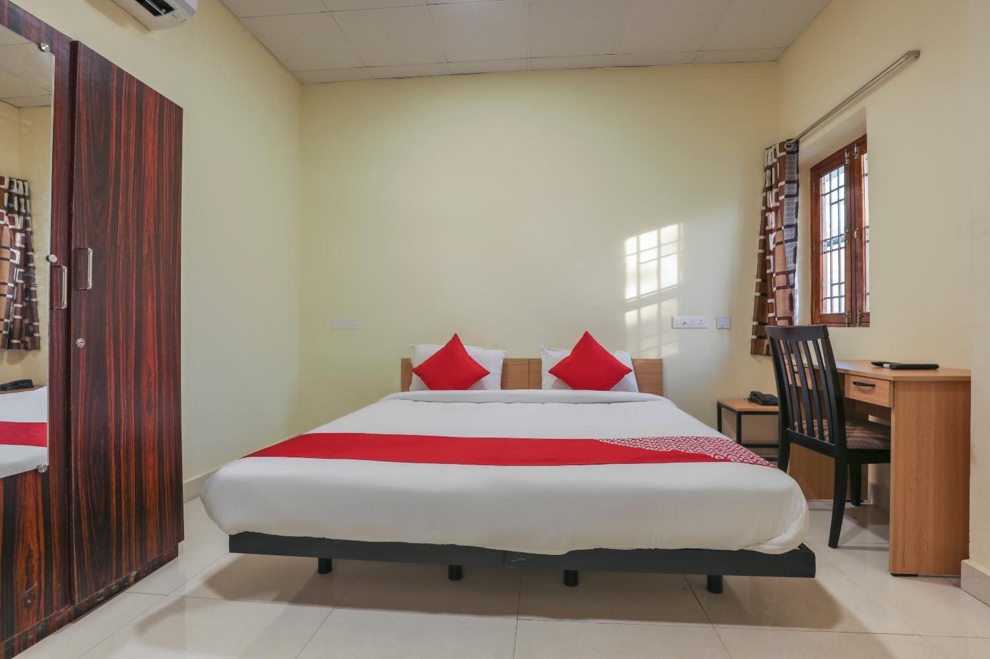 Hotel O Om Sakthi Hotel Пондичери Екстериор снимка