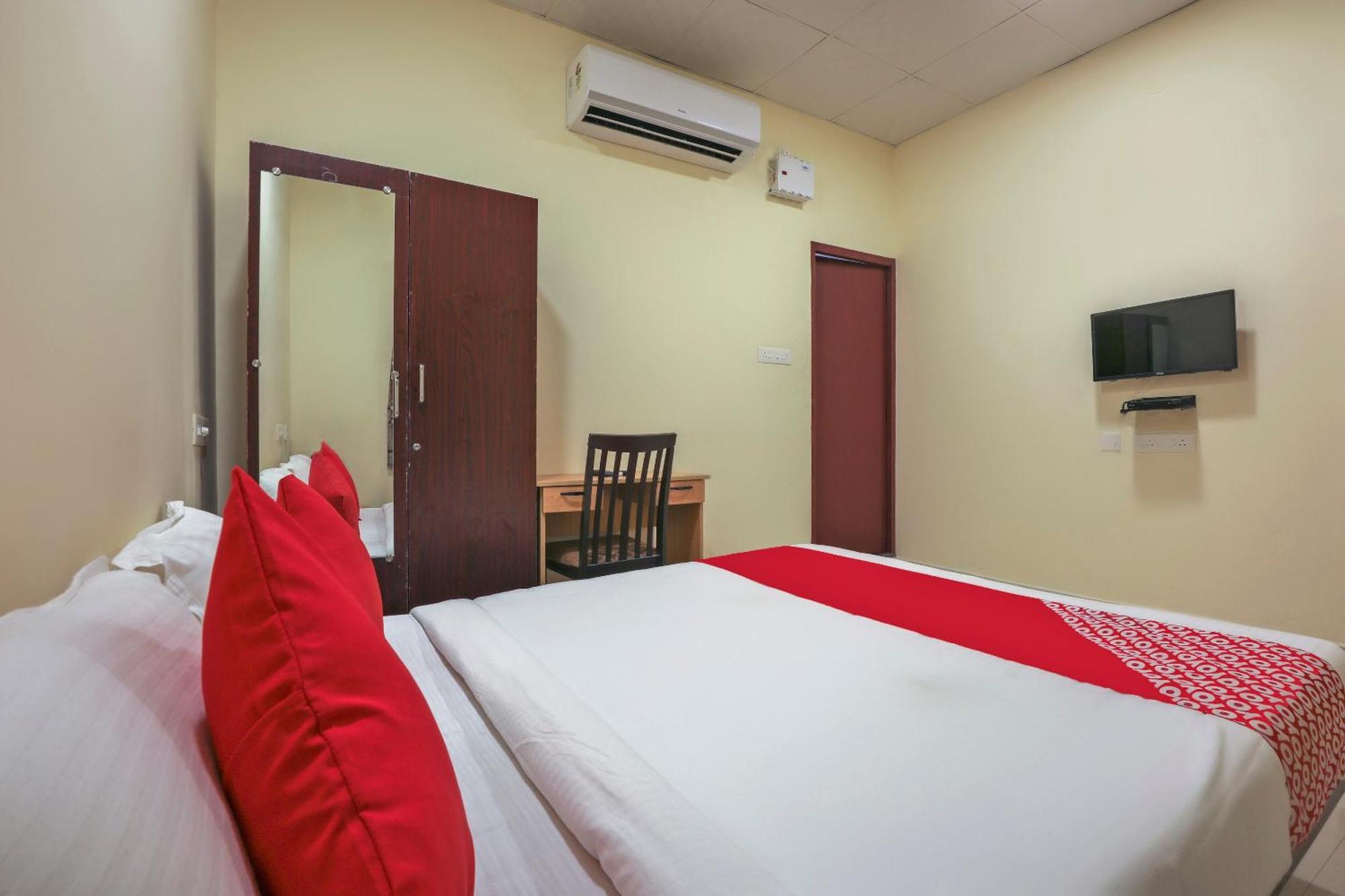 Hotel O Om Sakthi Hotel Пондичери Екстериор снимка