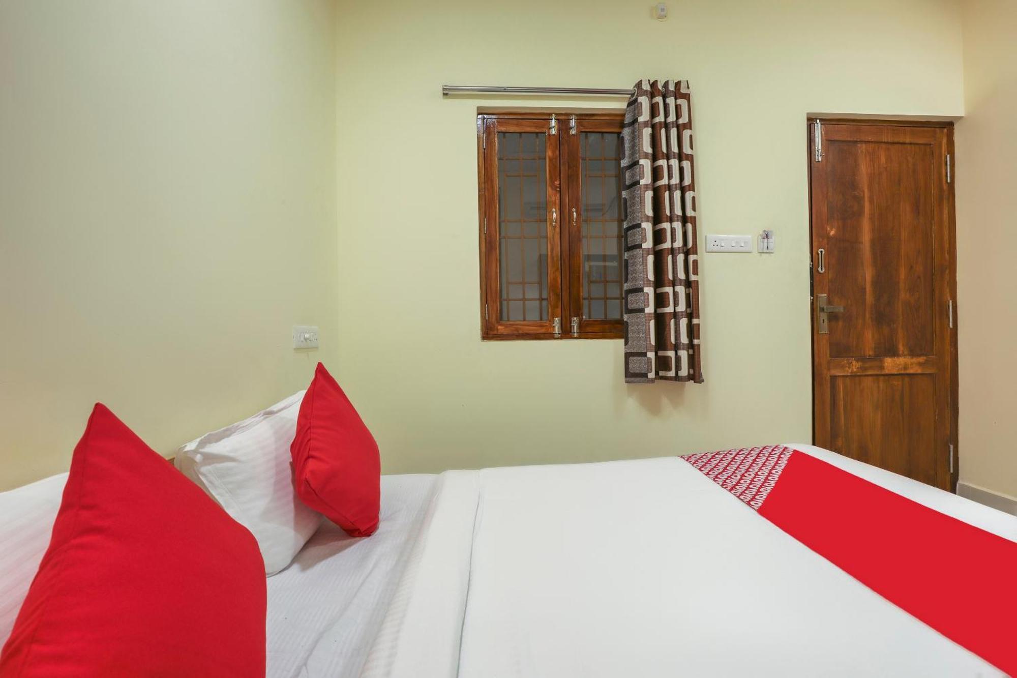 Hotel O Om Sakthi Hotel Пондичери Екстериор снимка